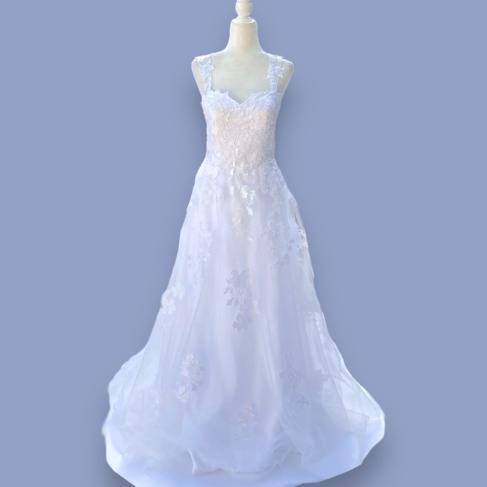Elegant White Lace Wedding Dress